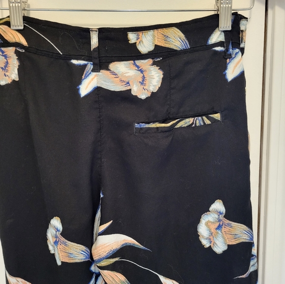 Roxy Waterfall Light Culottes Size Large Black and Floral - Picture 10 of 11